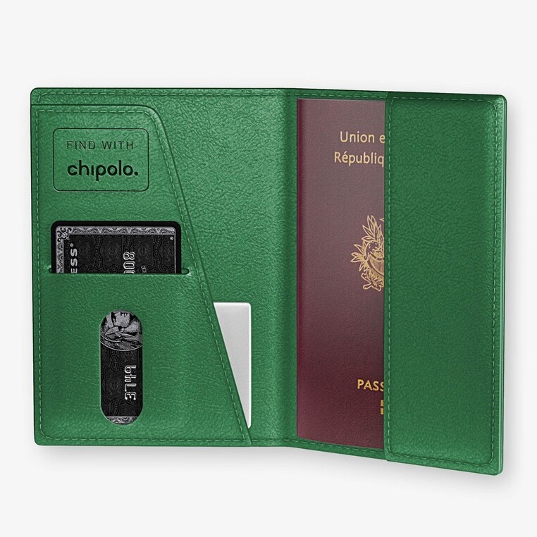 Passport cover alligator finishing stainless steel color green chipolo finder 3