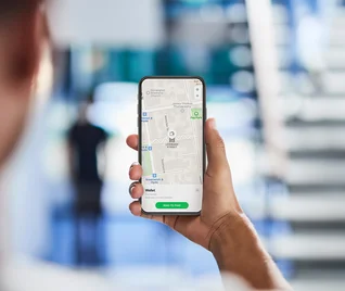 Chipolo wallet tracker with location display on a map